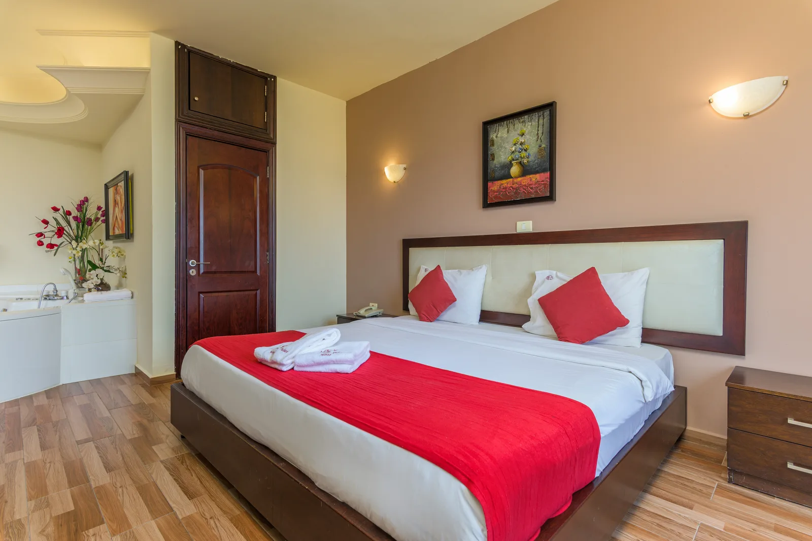 King Suite with in-room jacuzzi